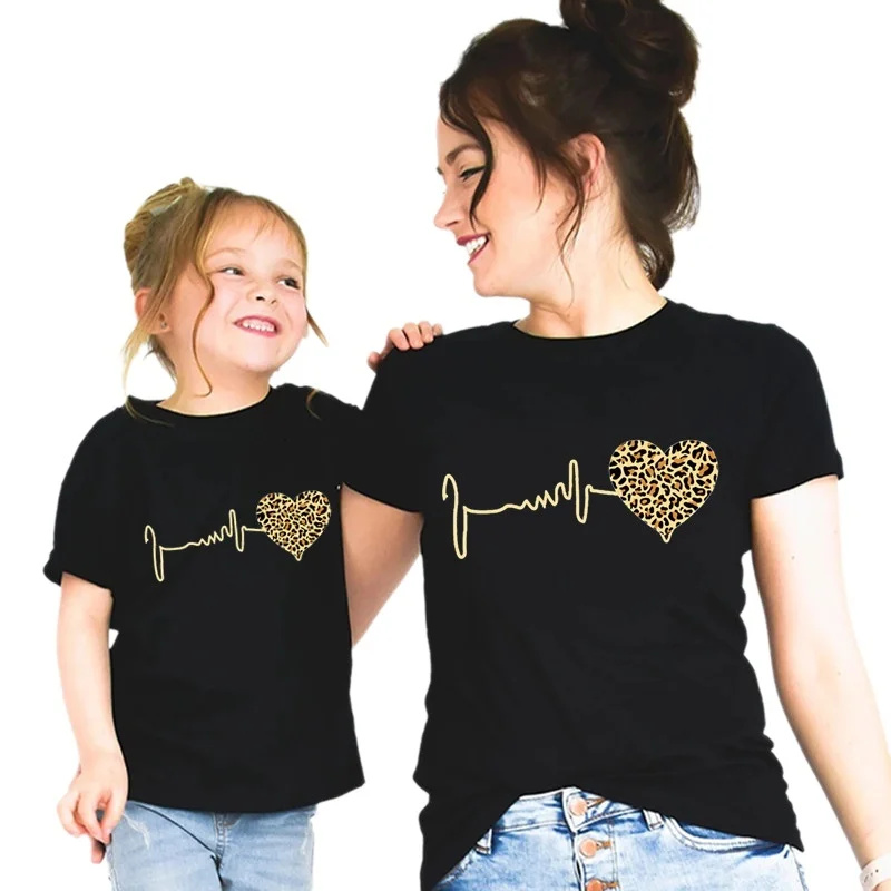 Leopard Heart Family T-shirt M - Plant Parent Shirt 评论和价格